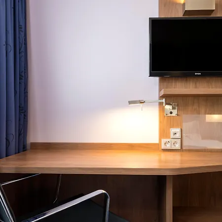 Express By Ihg Hotel 3*