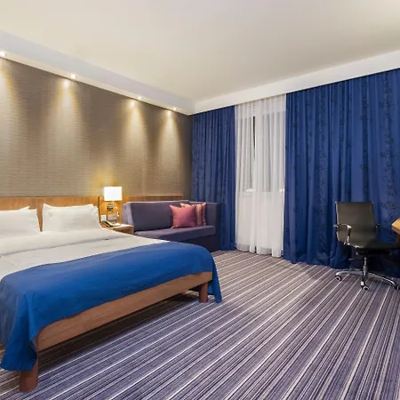 Express By Ihg Hotel 3*