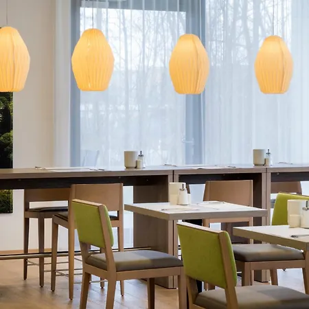 Express By Ihg Hotel