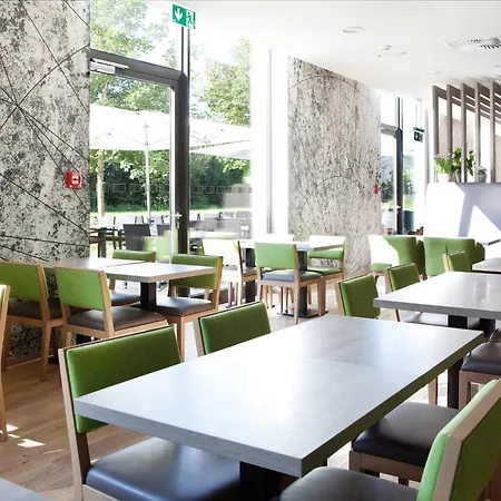 Express By Ihg Hotel