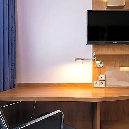 Express By Ihg Hotel 3*