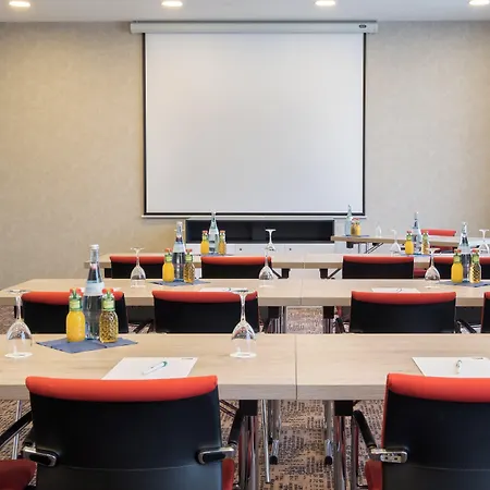 Express By Ihg Hotel 3*