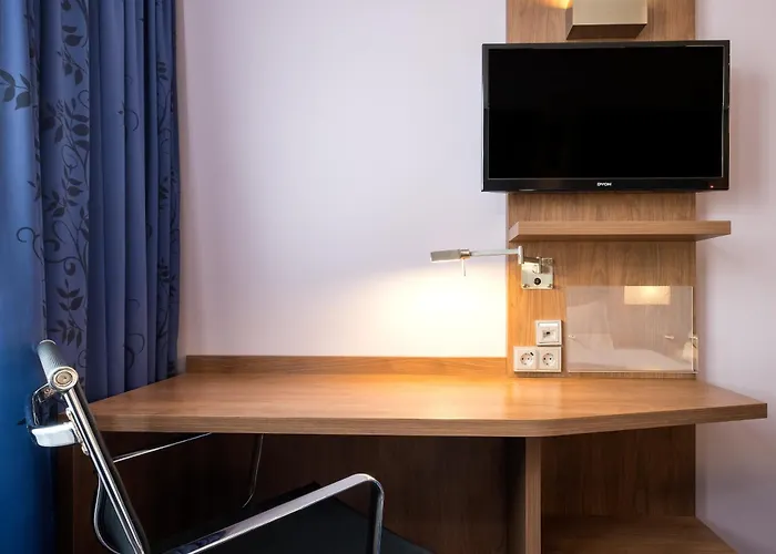 Express By Ihg Hotel 3*