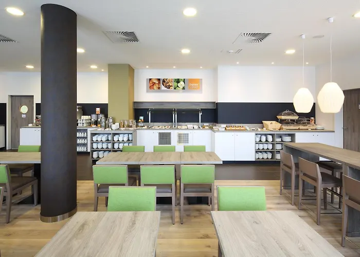 Express By Ihg Hotel