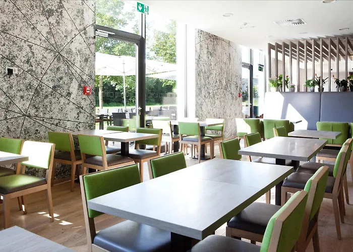 Express By Ihg Hotel